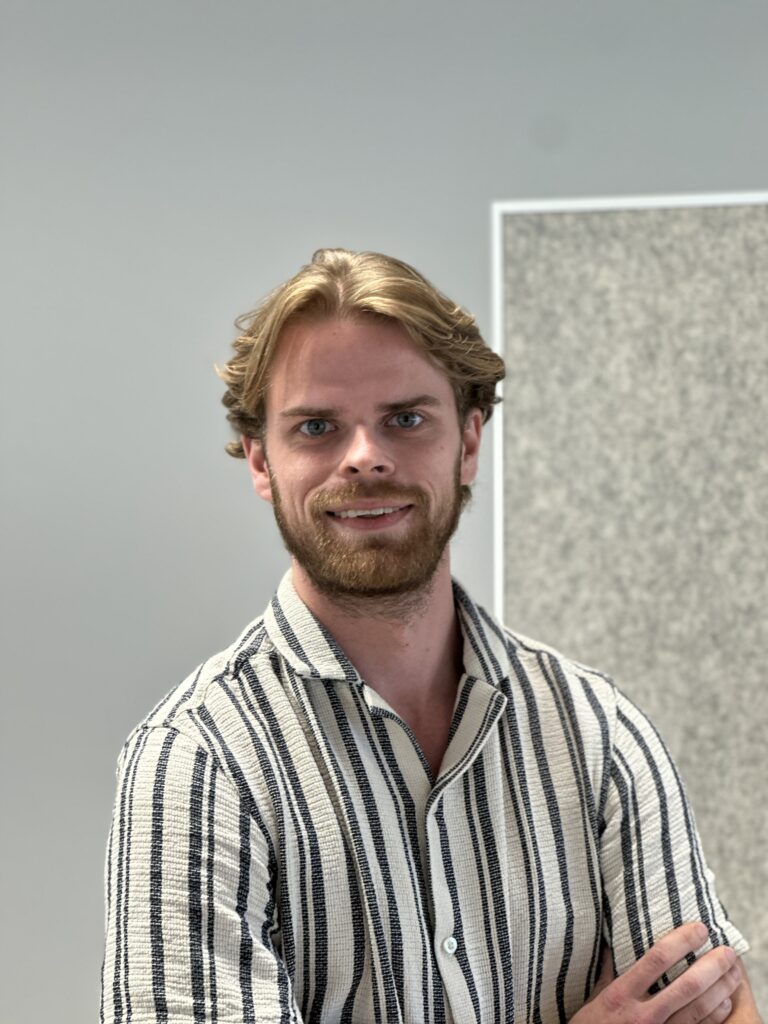 Foto verhaal van In the spotlight.. Bas